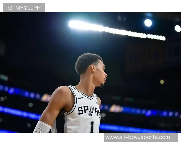 文班亚马本赛季能否实现四双壮举引发球迷热议