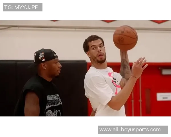 克雷格波特强势突破撤步远投被犯规成功打成3加1 克雷格波特强势突破撤步远投被犯规成功打成3加1