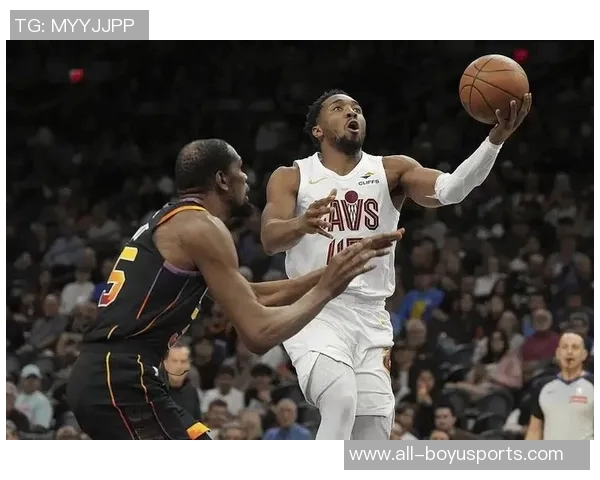 米切尔半场表现亮眼5中3贡献7分1板2助2断展现实力