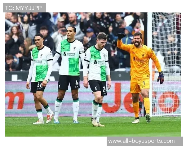 利物浦官方社交媒体发布海报庆祝索博斯洛伊和基耶萨生日快乐