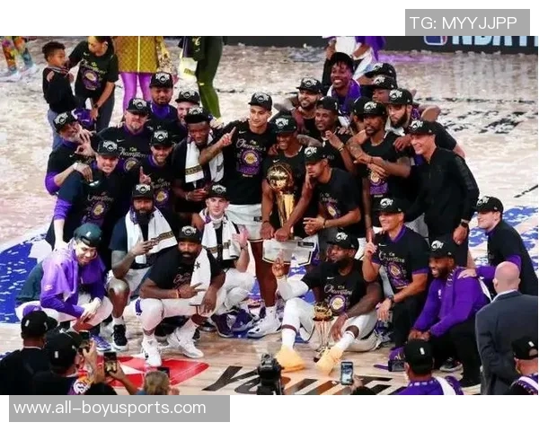 湖人首发阵容基本确定最后一席将在斯玛特拉拉维亚范德彪中产生